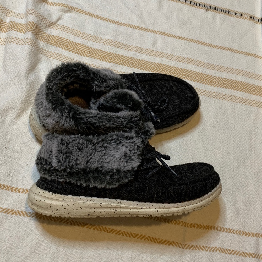 Hey Dude Britt with Faux Fur Shoes Size 6
